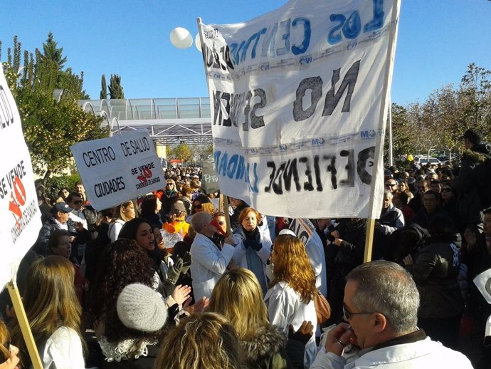 Iniciativa 'Rodea el Hospital' en el Hospital de Getafe