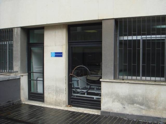 Una de las salidas del complejo