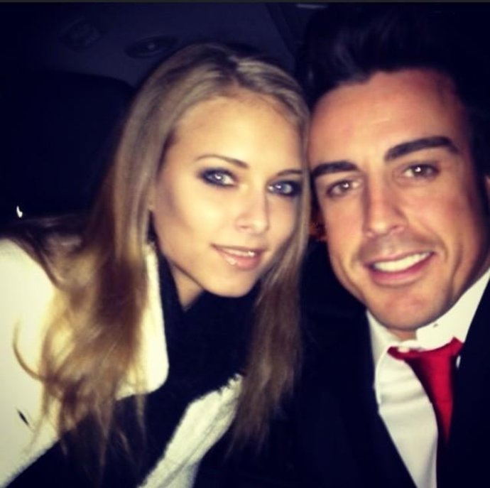 Dasha Kapustina y Fernando Alonso