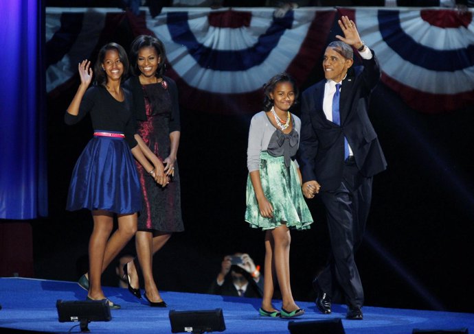Barack Obama y su familia tras la victoria electoral