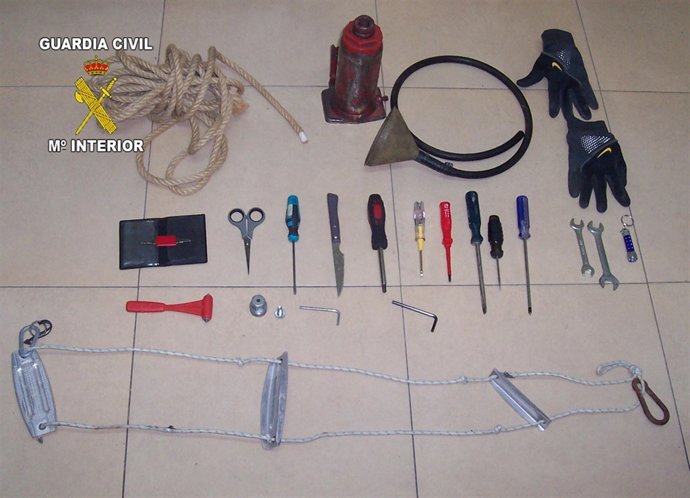 Imagen de los utensilios empleados en los robos