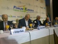 Sindicatos y empresarios piden a la Junta que impulse un pacto en Andalucía contra la crisis y por el Estatuto