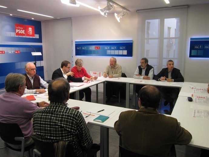  El Secretario General Del PSOE De La Rioja, César Luena, Durante La Reunión