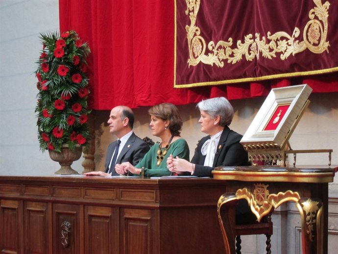 Alberto Catalán, Yolanda Barcina y Lourdes Goicoechea.