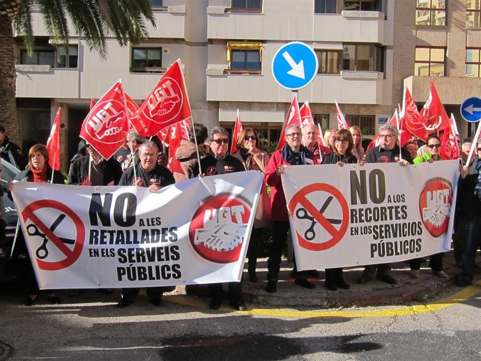 Protesta  De UGT Durante A Visita Del Ministro De Exteriores A Valencia
