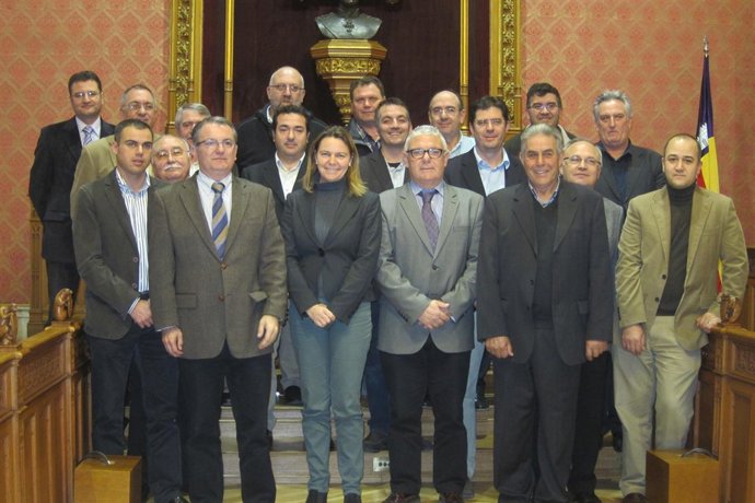 Maria Salom, Bernadí Coll y 18 alcaldes de Mallorca