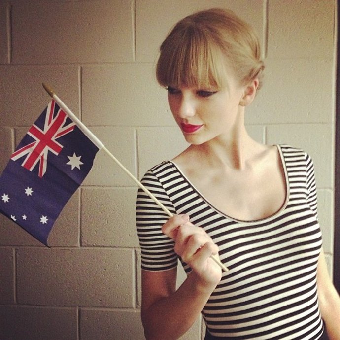 TAYLOR SWIFT