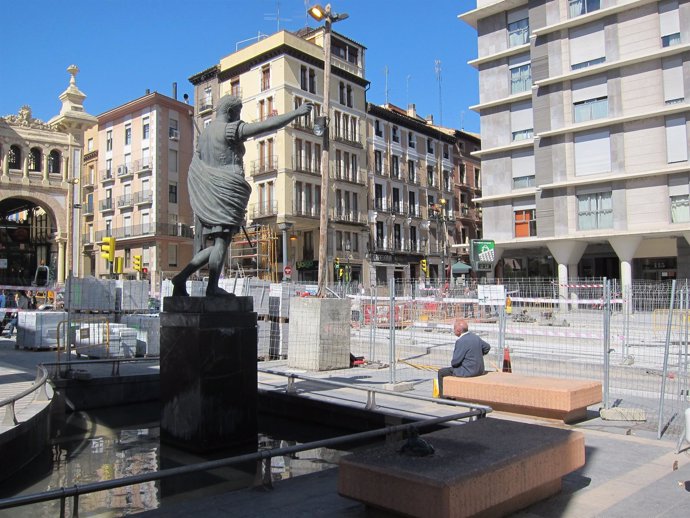 César Augusto y la rana en el estanque