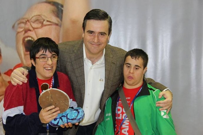 Miguel Cardenal con discapacitados