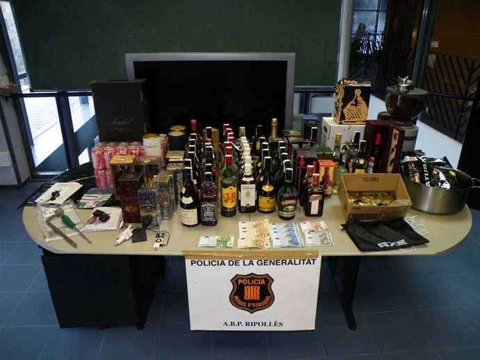 Material intervenido a los detenidos por robos en el Ripollès