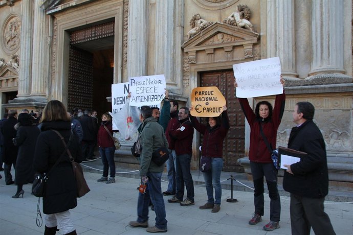 Concentración contra los despidos en el Parque Nacional de Sierra Nevada