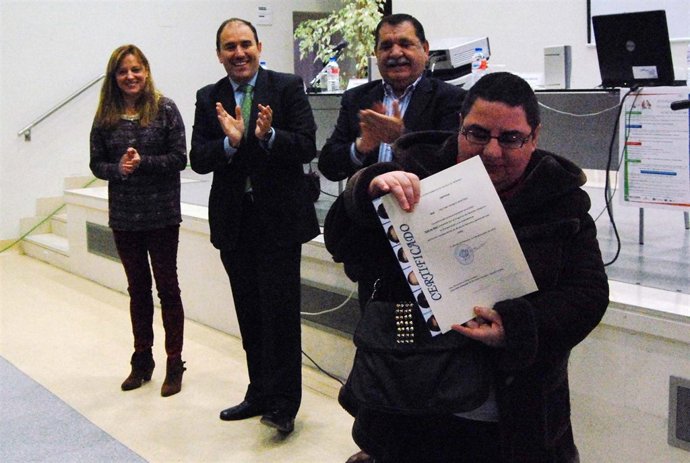 Entrega de diplomas de discapacidad