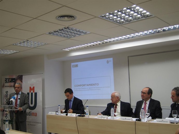 Presentación del informe sobre agencias de rating