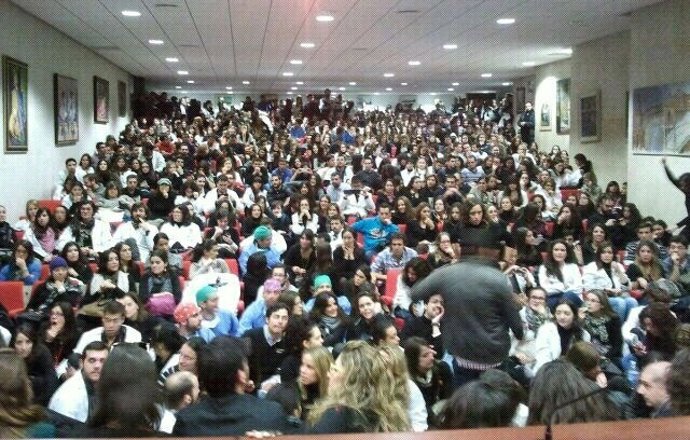 MIR en una de sus asambleas durante la huelga indefinida