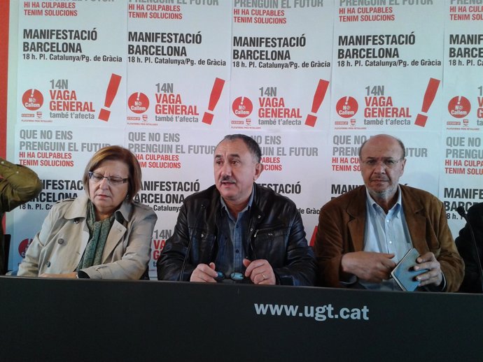 Antònia Gil (Usoc), Josep Maria Álvarez (UGT) y Joan Carles Gallego (CC.OO.)
