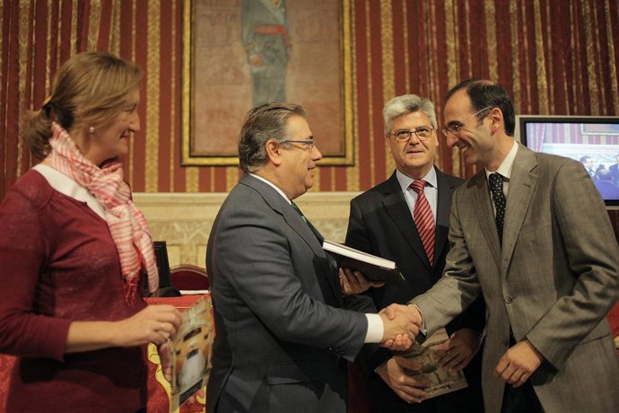 Zoido junto a Luis Méndez, Sánchez Estrella y Landa.