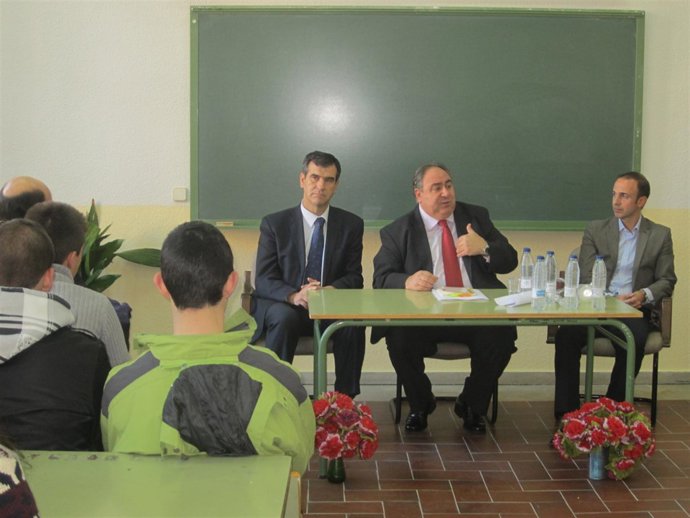 El presidente de las Cortes en el IES