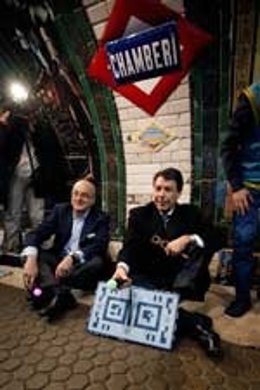 González, en su visita a la 'estación fantasma' de Chamberí