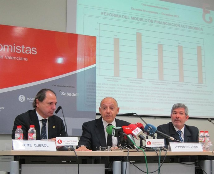 Leopoldo Pons interviene con los decanos de economistas de Castellón y Alicante.