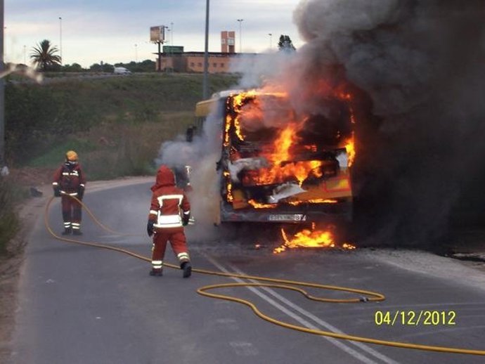 Autobús incendiado en Paterna