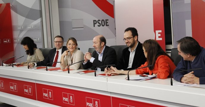 Rubalcaba en la reunión de coordinación de los portavoces parlamentarios.