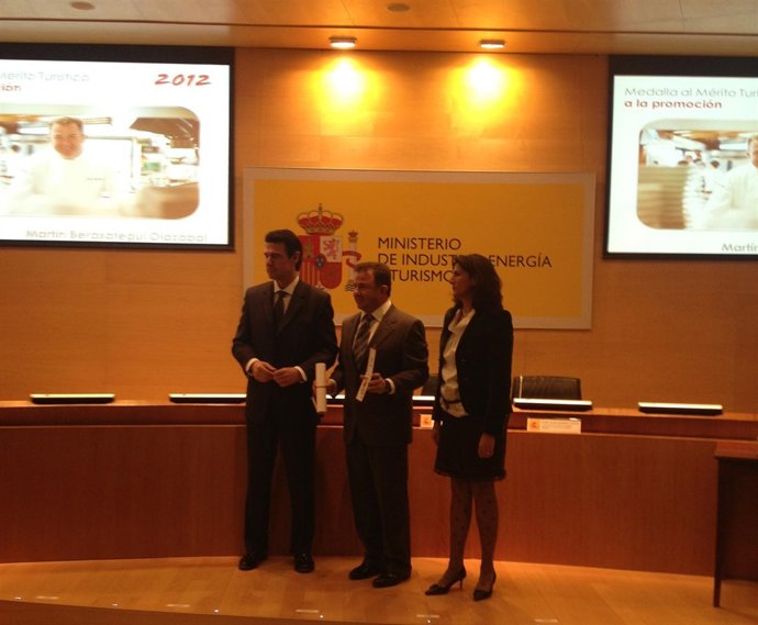 Entrega de la Medalla al Mérito Turístico a Martin Berasategui