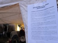 SOS Sanidade Pública aúna música y pintura en Santiago para advertir a los jóvenes de que "les están robando un derecho"