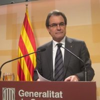 Mas convoca una cumbre en defensa del modelo catalán y amenaza con ir al TC