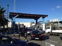 La Policía del Peñón desvía a los conductores españoles a una cola diferente de la frontera