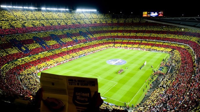 Mosaico con la 'senyera' en el Camp Nou