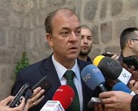 Monago dice que la marcha de Rigau de la Sectorial de Educación es "un zapateao" para ser "estrella" por un día