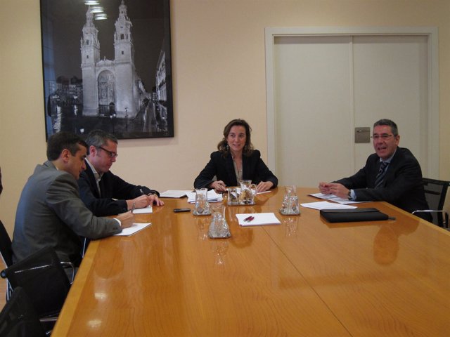 Gamarra y Burgos, con Sáez Rojo y el gerente del IRVI, en la reunión