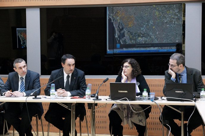 Jaume Ciurana y Carme Miró con la Carta Arqueológica de Barcelona