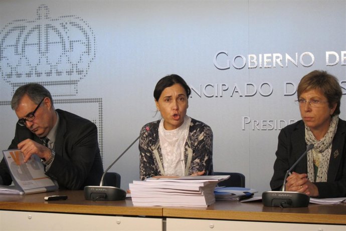 Dolores Carcedo, en el centro