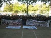 Trabajadores de Alestis Aerópolis se concentran ante IDEA en protesta por el ERE