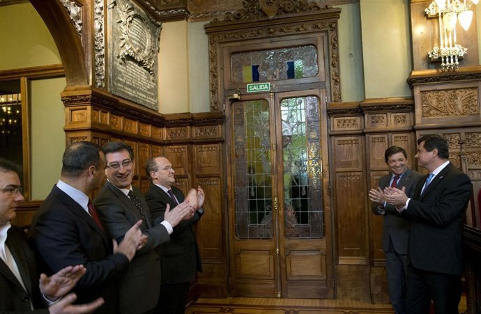 Descubrimiento placa conmemorativa Constitución.