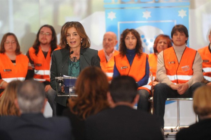 La alcaldesa con los voluntarios de la ciudad 