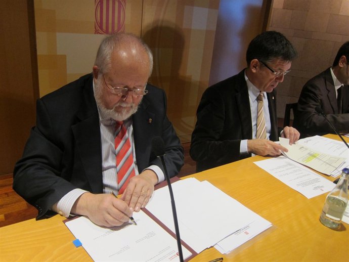 Salvador Esteve y Lluís Recoder firman el convenio del SIDH