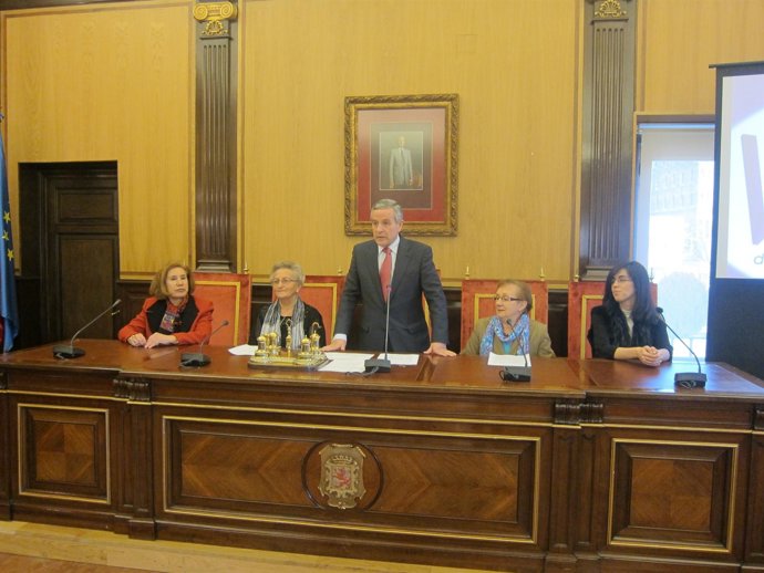 El alcalde de León durante el homenaje