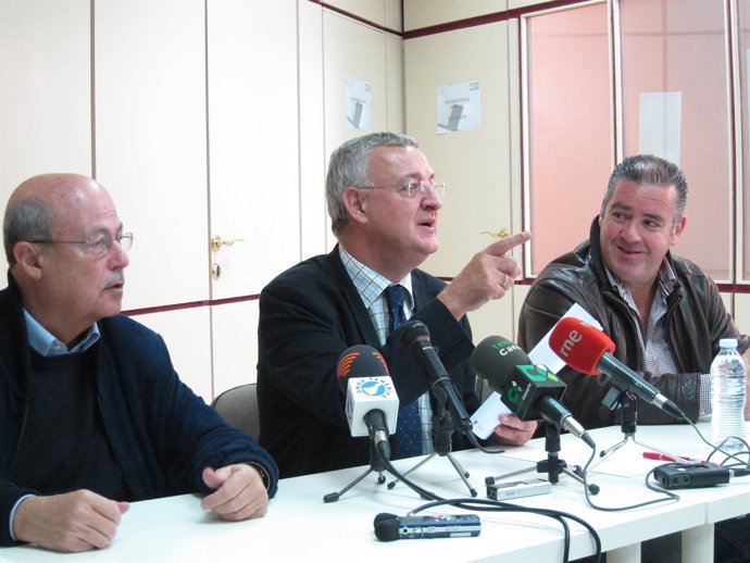 Segura, Caldera y Fumero, en rueda de prensa