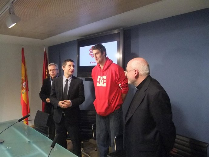 Cruz durante la presentación de la recogida de juguetes