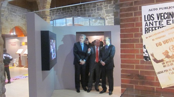 Ruiz Medrano visita el Museo de la Transición