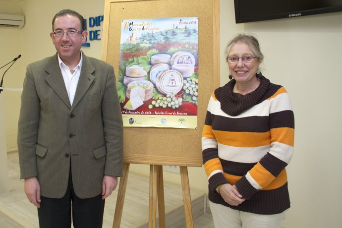 El alcalde de Aracena, Manuel Guerra, y la delegada de Agricultura, Carmen Llore