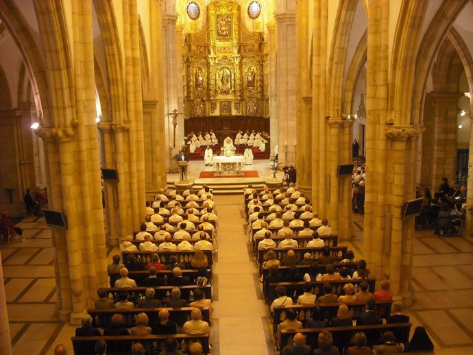 Misa En La Catedral De Santander