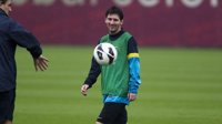 Fútbol.- Leo Messi despeja temores entrenando en el gimnasio