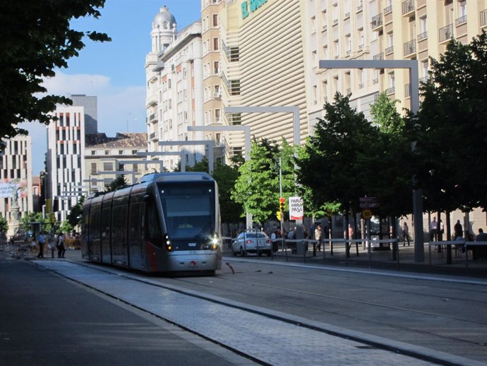 Tranvía en el Paseo Independencia en Zaragoza