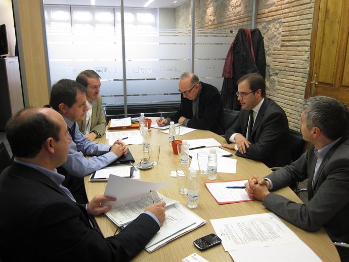 Reunión entre PSOE y AREF