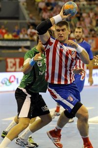 Balonmano.- Aginagalde (BM Atlético): "Perder no entra en nuestra cabeza, todavía tenemos la sartén por el mango"