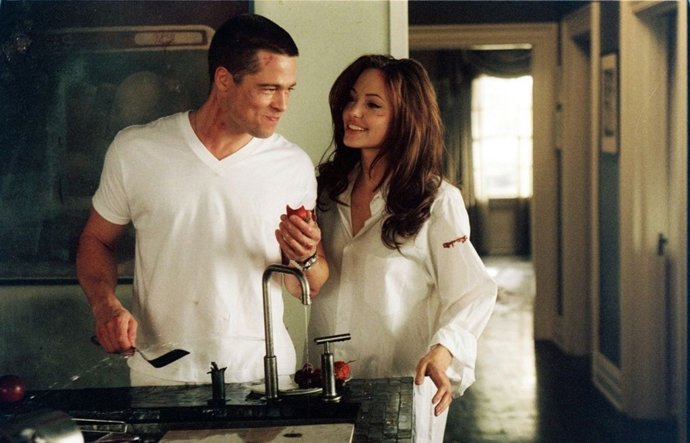 Brad Pitt y Angelina Jolie en una escena de "Sr. Y Sra. Smith"