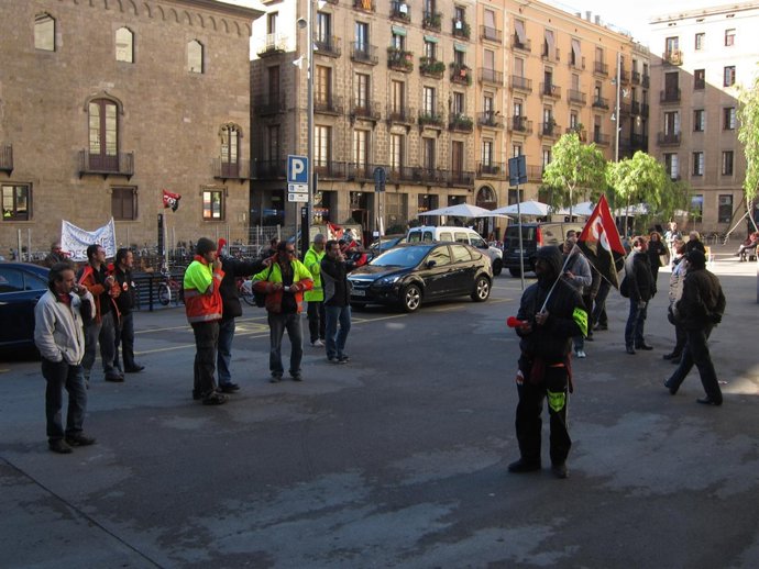 Trabajadores de IMESAPI se manifestan este lunes frente al Ayuntamiento 